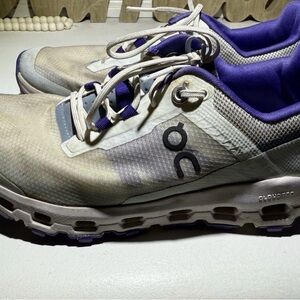 On Running Cloud 5 – Women’s Size  6 (Model 64-99057)